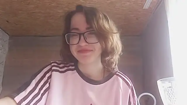 OliviaMoment online show from June 20, 2026, 8:08 am