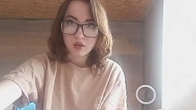 OliviaMoment online show from June 14, 2026, 9:10 am
