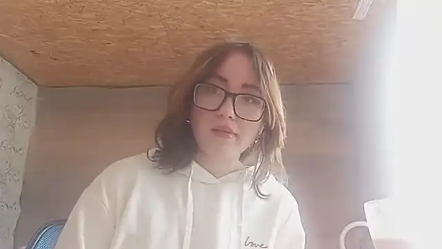 OliviaMoment online show from June 11, 2026, 9:17 am