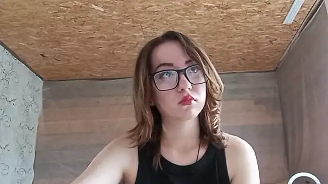 OliviaMoment online show from July 3, 2026, 8:21 am