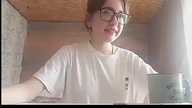 OliviaMoment online show from July 6, 2026, 8:21 am