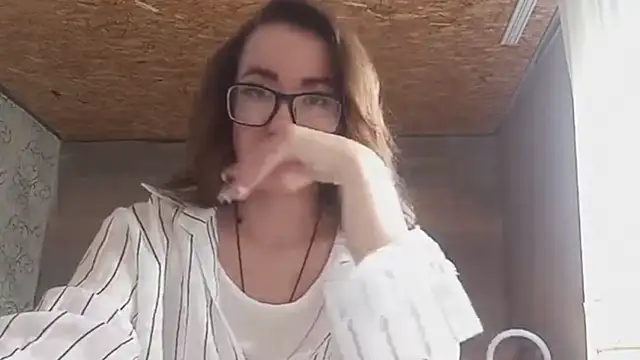 OliviaMoment online show from June 15, 2026, 8:25 am