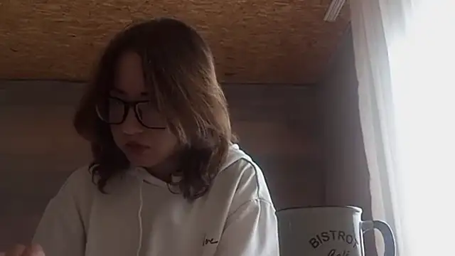 OliviaMoment online show from June 4, 2026, 9:58 am