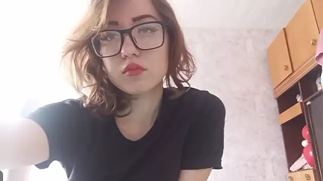 OliviaMoment online show from July 18, 2026, 8:12 am