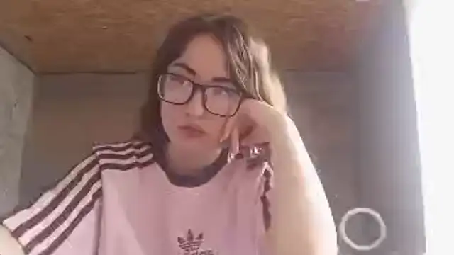 OliviaMoment online show from June 22, 2026, 8:22 am