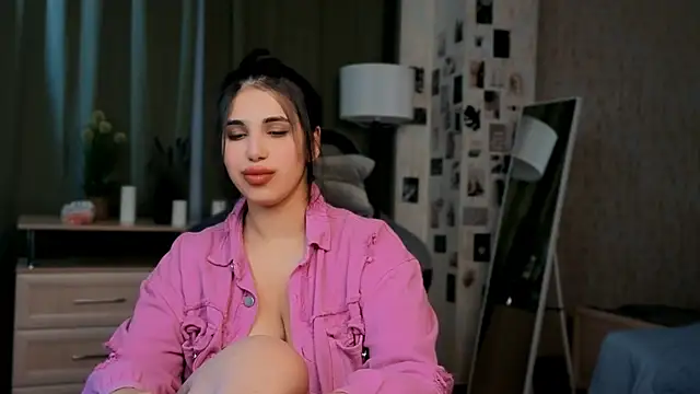 lipsyjanee online show from June 4, 2026, 4:06 am