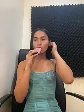 bigcock janine online show from June 27, 2026, 11:16 am