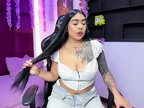 Snapshot of Leyren_cooper chatting on June 30, 2026, 8:42 pm Leyren cooper online show from June 30, 2026, 8:42 pm