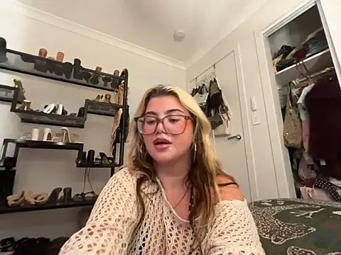 luckygigi online show from June 4, 2026, 3:38 pm
