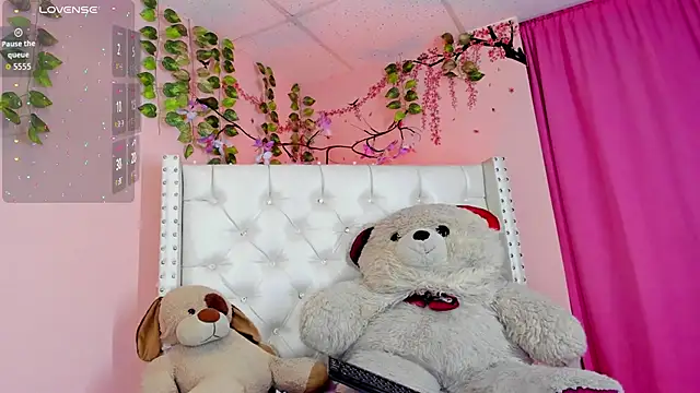 Snapshot of valentinee_xo chatting on July 18, 2026, 5:49 am valentinee xo online show from July 18, 2026, 5:49 am