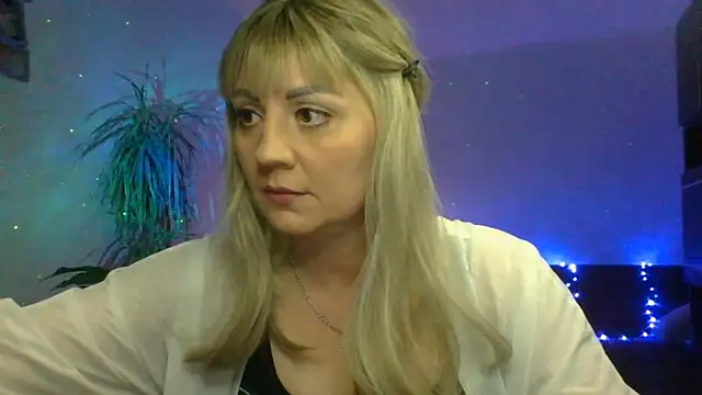 LunaaKiss online show from June 11, 2026, 7:55 pm