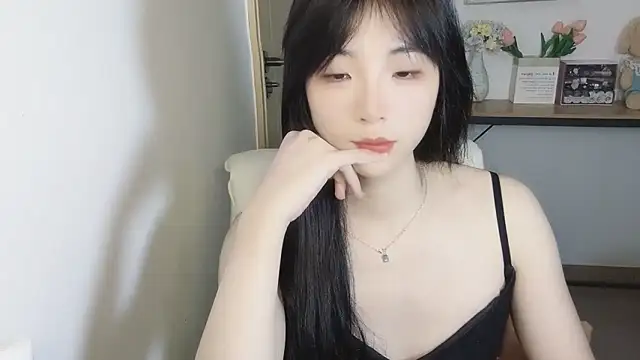 Snapshot of Louise-3 chatting on July 20, 2026, 1:13 pm Louise-3 online show from July 20, 2026, 1:13 pm