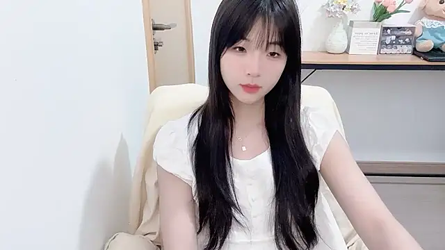 Snapshot of Louise-3 chatting on July 3, 2026, 10:16 pm Louise-3 online show from July 3, 2026, 10:16 pm