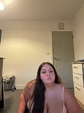 Snapshot of LillyMaexx chatting on June 10, 2026, 9:05 pm LillyMaexx online show from June 10, 2026, 9:05 pm