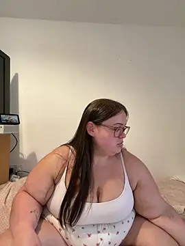 Snapshot of LillyMaexx chatting on June 20, 2026, 8:47 pm LillyMaexx online show from June 20, 2026, 8:47 pm