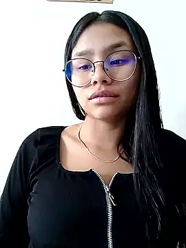 Sofielovee-01 online show from June 4, 2026, 1:16 pm