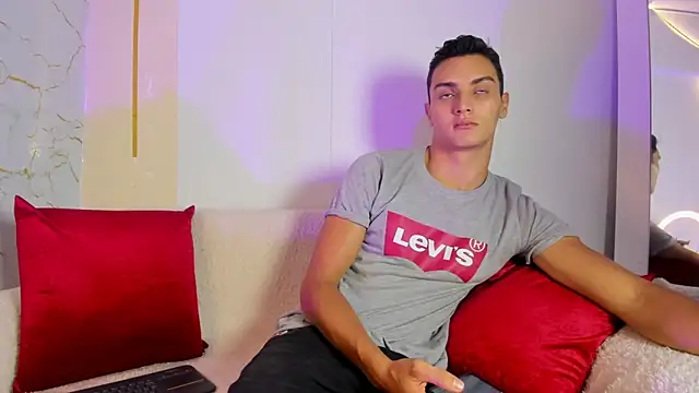 andrewevans46 online show from June 2, 2026, 1:11 pm