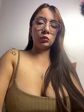 arilynn  online show from June 21, 2026, 5:35 am