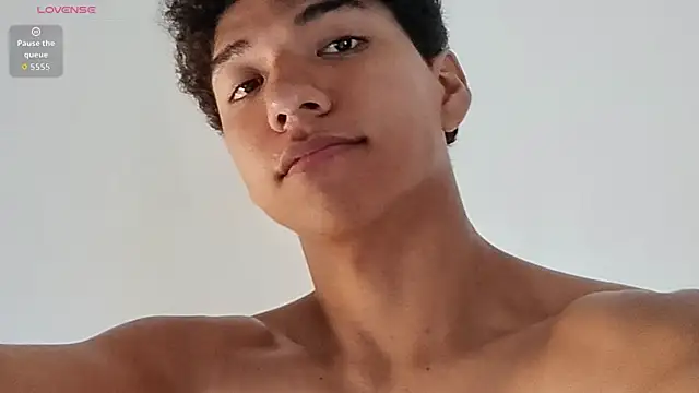 Snapshot of Maximiliano_Young chatting on July 10, 2026, 11:54 am Maximiliano Young online show from July 10, 2026, 11:54 am