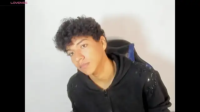 Snapshot of Maximiliano_Young chatting on July 21, 2026, 1:34 pm Maximiliano Young online show from July 21, 2026, 1:34 pm