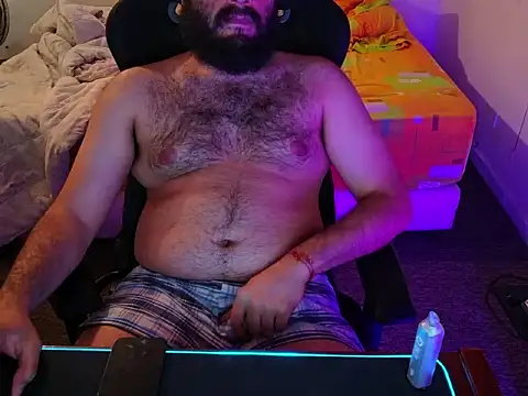 Latinbearhairy online show from June 17, 2026, 5:07 am