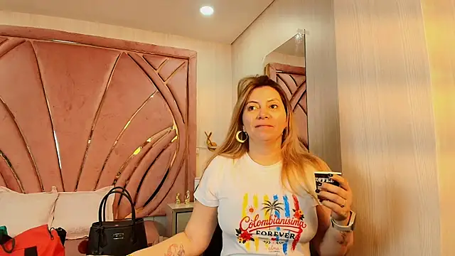 pamelaQenn2 online show from July 9, 2026, 6:07 pm