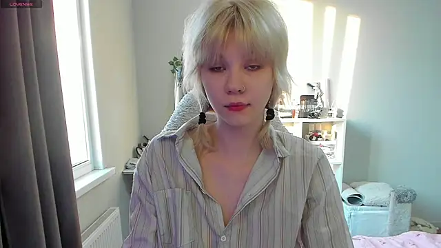 Snapshot of voguecaroline chatting on June 11, 2026, 5:43 pm voguecaroline online show from June 11, 2026, 5:43 pm