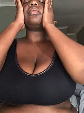 Vickiesah online show from July 27, 2026, 9:27 am