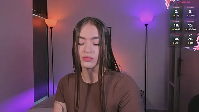 LizzyColins online show from July 5, 2026, 1:07 pm
