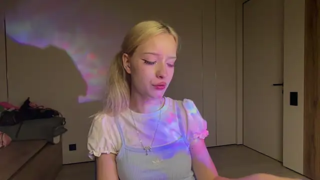 Snapshot of Anny_qte chatting on June 22, 2026, 5:43 pm Anny qte online show from June 22, 2026, 5:43 pm