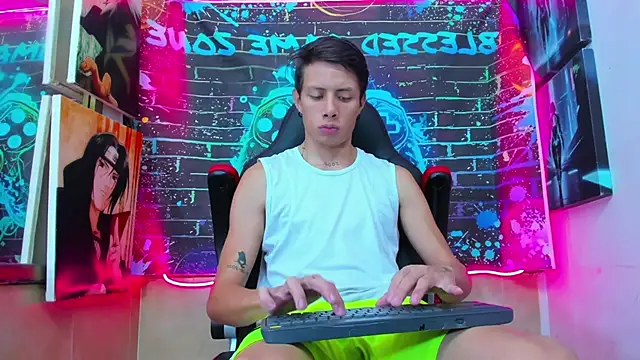 Maxx hot26 online show from June 15, 2026, 8:52 pm