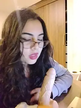 Snapshot of Roxxy_Sade chatting on June 15, 2026, 2:01 am Roxxy Sade online show from June 15, 2026, 2:01 am