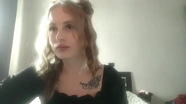 AnnamarieMcalpin online show from June 10, 2026, 10:27 am