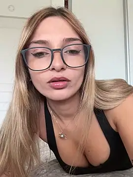paulinee2006 online show from June 4, 2026, 10:09 am