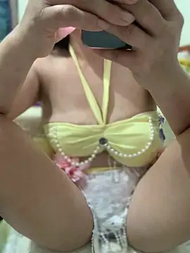 Emlyla online show from July 19, 2026, 5:38 am