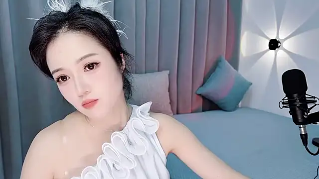 Snapshot of Momo-Wow chatting on July 21, 2026, 6:04 am Momo-Wow online show from July 21, 2026, 6:04 am