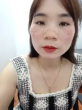 Snapshot of Bunnji99 chatting on June 10, 2026, 4:03 am Bunnji99 online show from June 10, 2026, 4:03 am