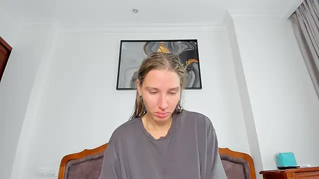 SofiClimbing online show from December 5, 2025, 2:43 am