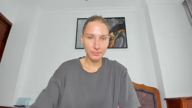 SofiClimbing online show from October 25, 2025, 5:50 am