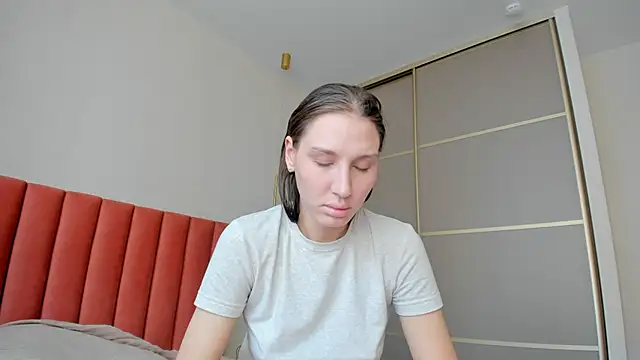 SofiClimbing online show from March 17, 2025, 5:23 am