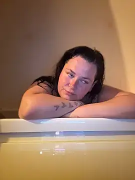 CurvyScarlett69 online show from June 3, 2026, 10:14 pm