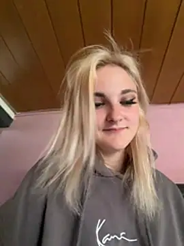 Snapshot of Viviluu_Offiziell chatting on June 3, 2026, 12:50 pm Viviluu Offiziell online show from June 3, 2026, 12:50 pm