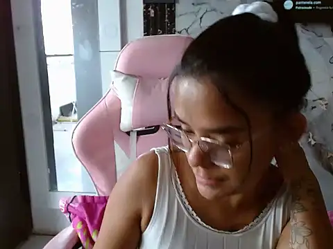 evelovee25 online show from June 2, 2026, 3:23 pm