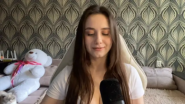 LauriWhitlock online show from June 2, 2026, 12:05 pm