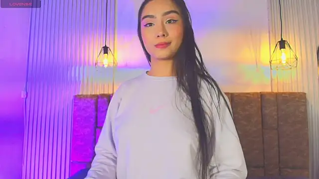 KENNIA SWEETIEE online show from June 8, 2026, 11:55 am