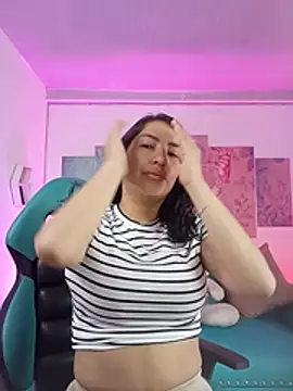 Snapshot of violetta_4m chatting on July 9, 2026, 5:34 pm violetta 4m online show from July 9, 2026, 5:34 pm
