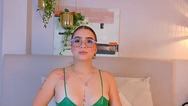LiilyLopez online show from June 5, 2026, 12:00 pm