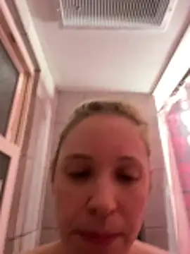 Snapshot of redrumredroom chatting on June 3, 2026, 3:18 am redrumredroom online show from June 3, 2026, 3:18 am
