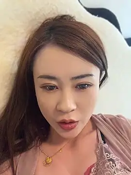 lucky-youyou online show from June 4, 2026, 6:29 am