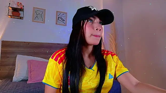  Emmakiss  online show from July 7, 2026, 9:07 pm